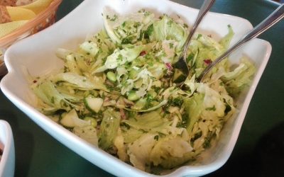 Grøn salat med agurk og edammebønner
